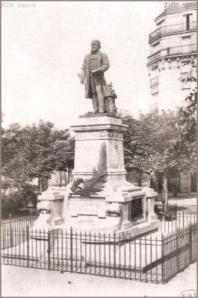 Statue Raspail Paris