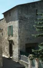 Tour devant l'église