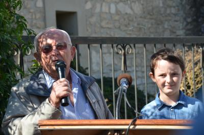 2_andre_miquel_et_son_petit_fils_raphael_dsc_6924